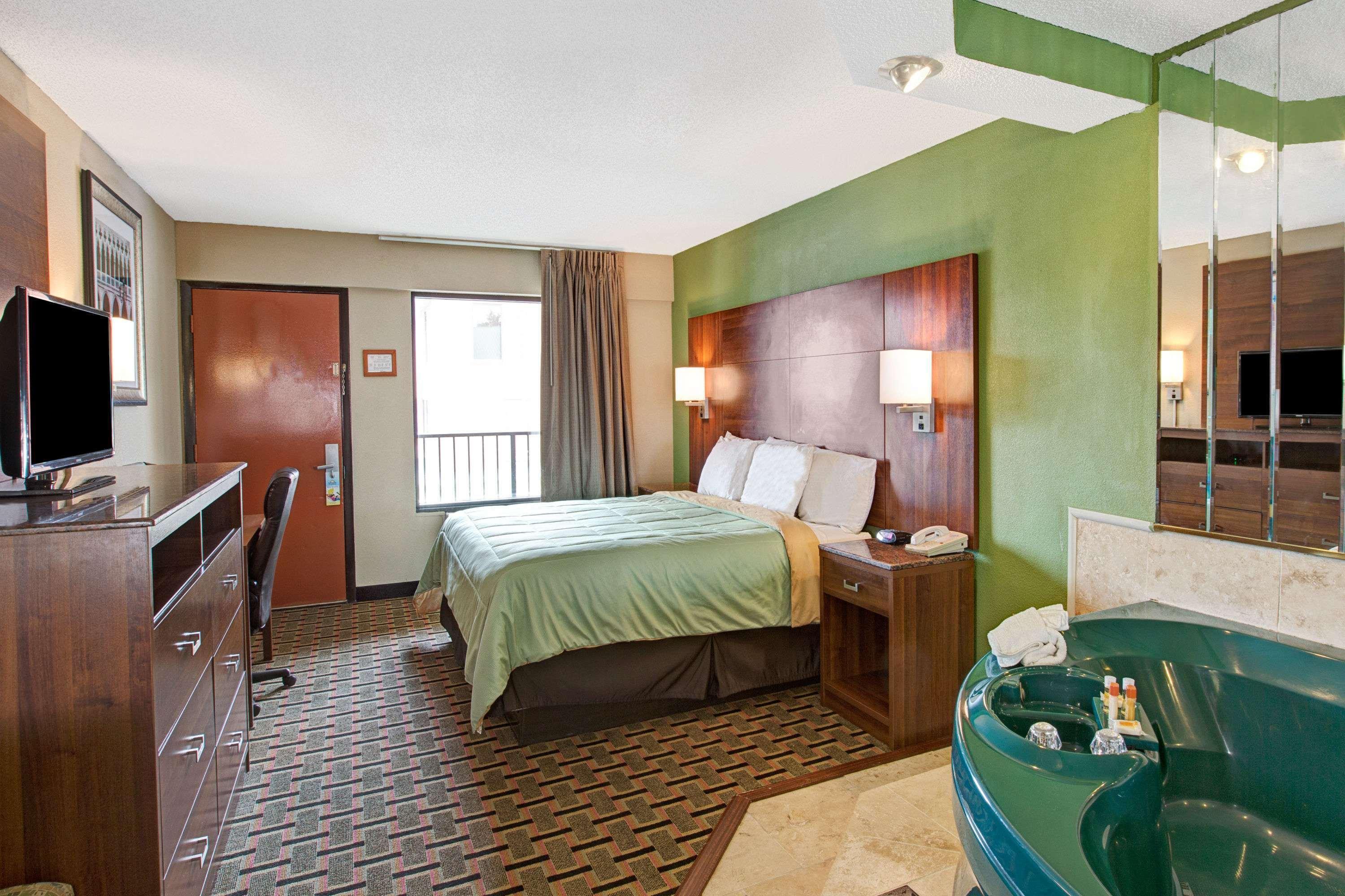 Days Inn Conover/Hickory Bagian luar foto