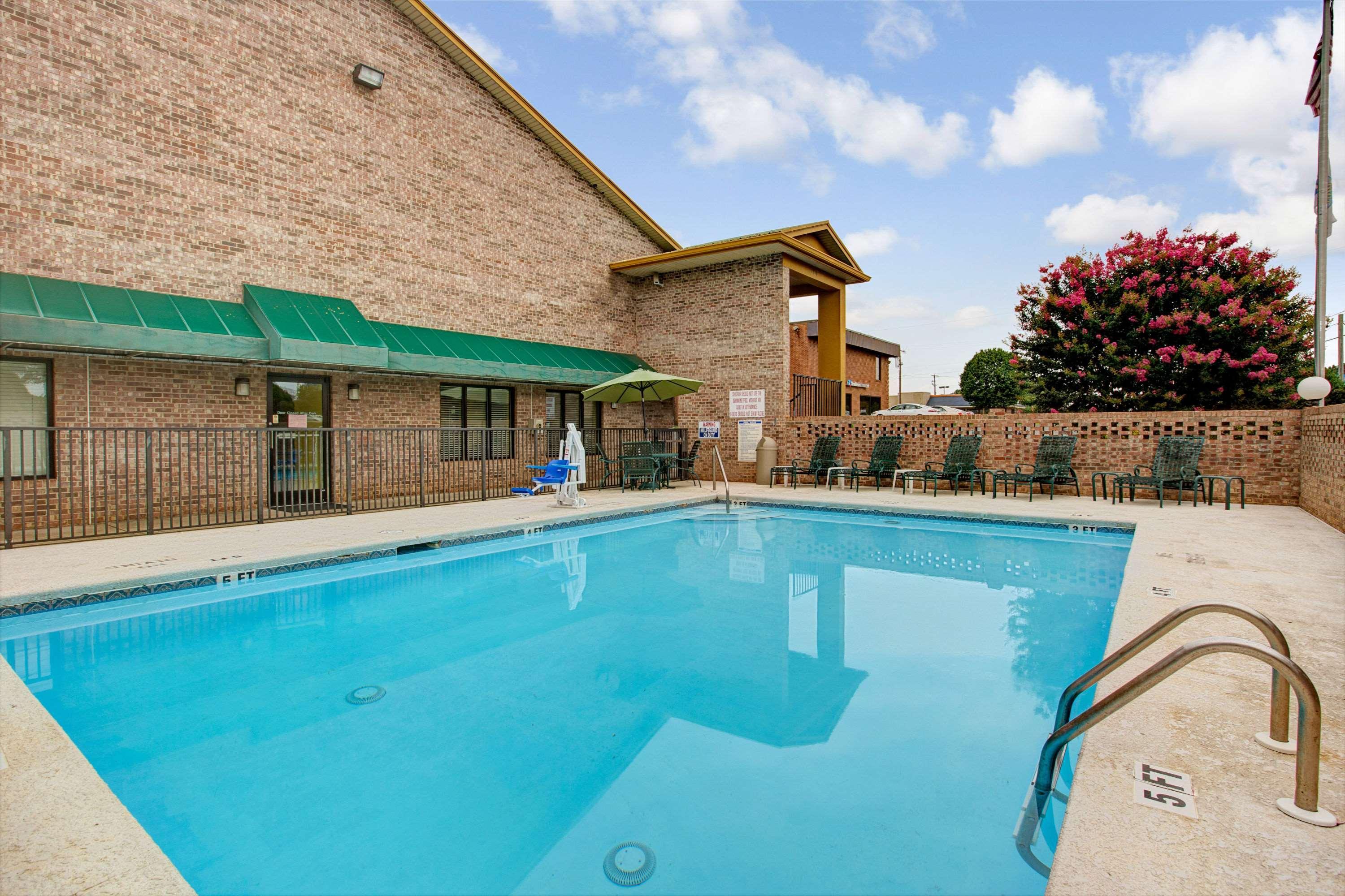 Days Inn Conover/Hickory Bagian luar foto