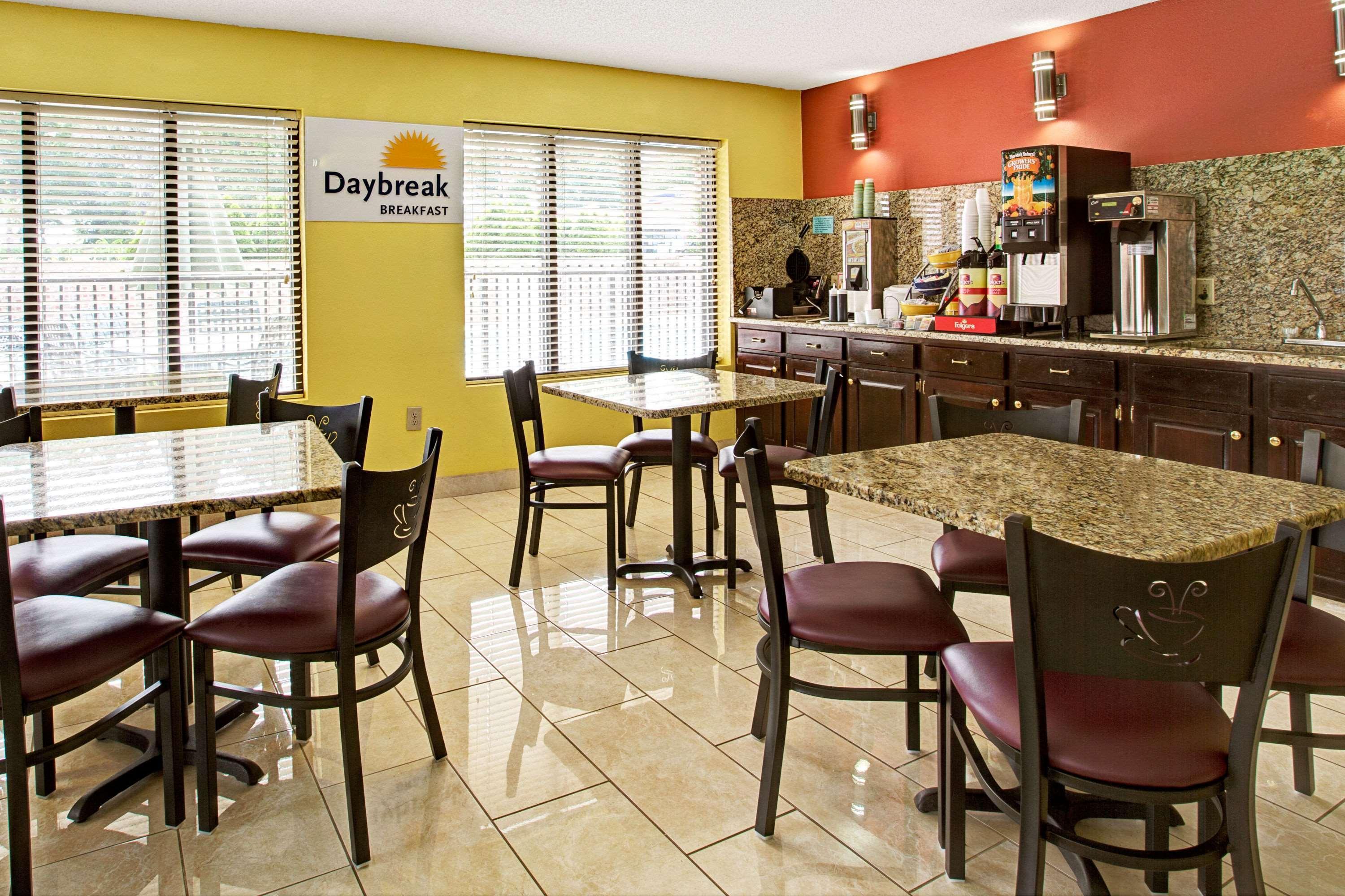 Days Inn Conover/Hickory Bagian luar foto