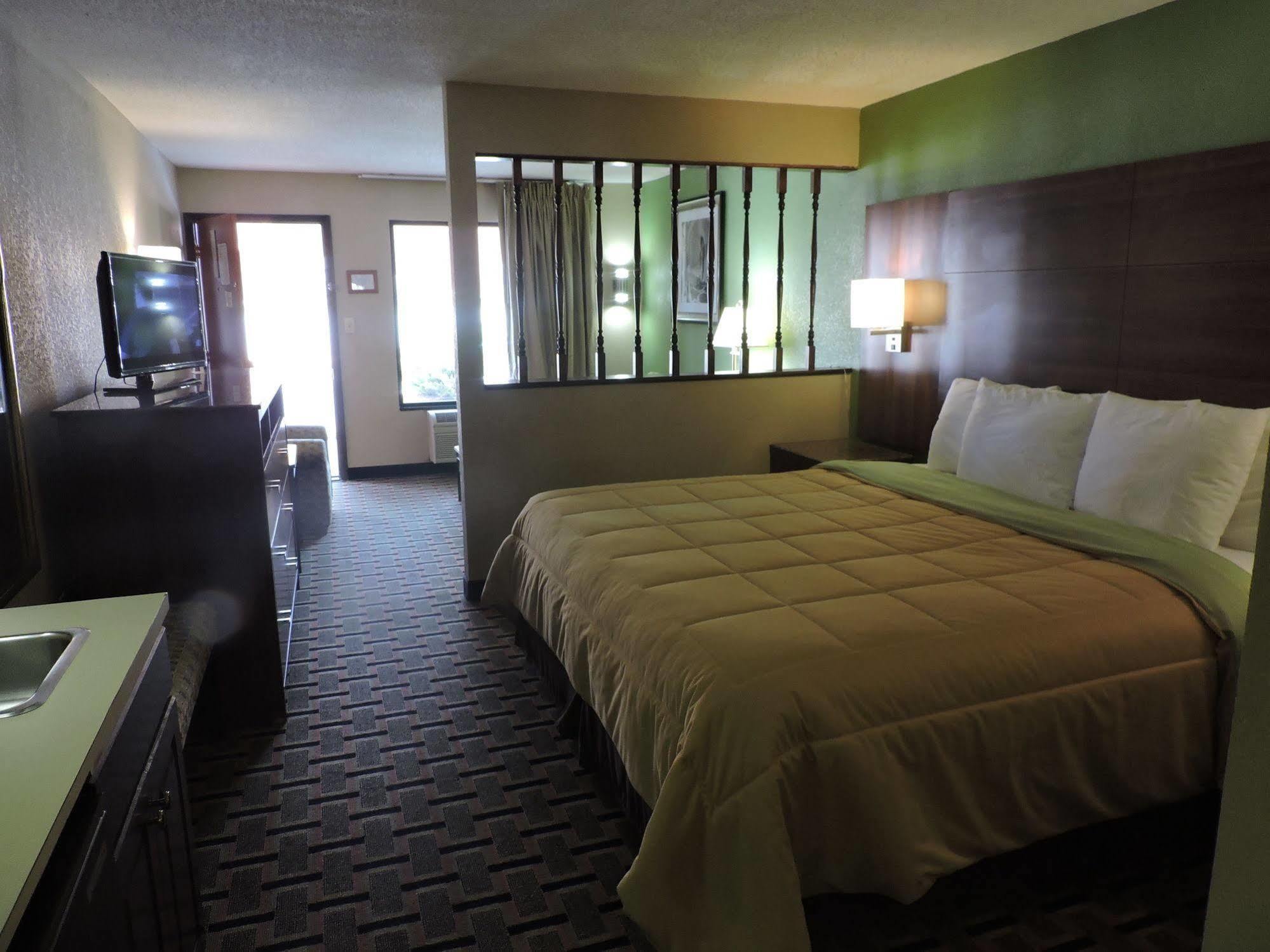 Days Inn Conover/Hickory Bagian luar foto