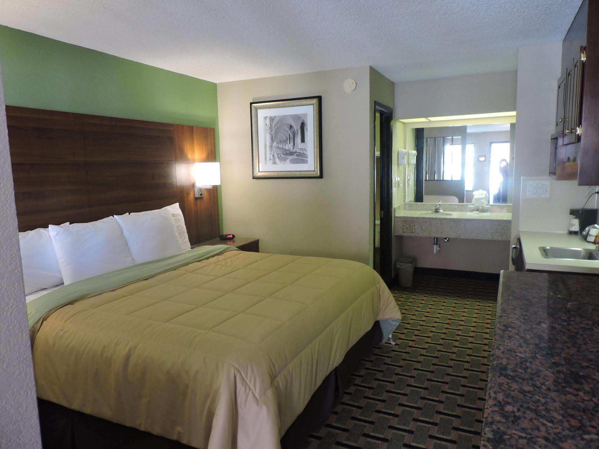 Days Inn Conover/Hickory Bagian luar foto