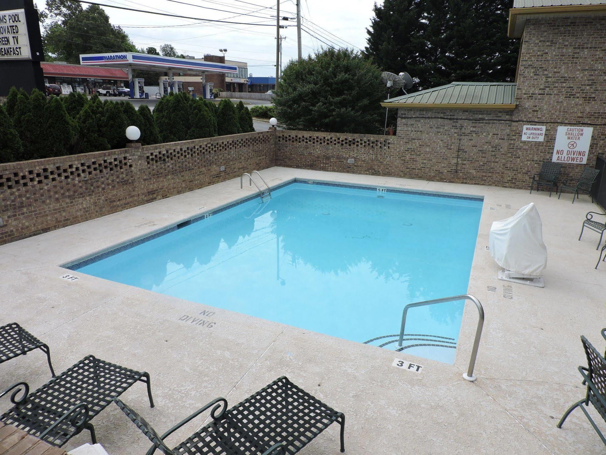 Days Inn Conover/Hickory Bagian luar foto
